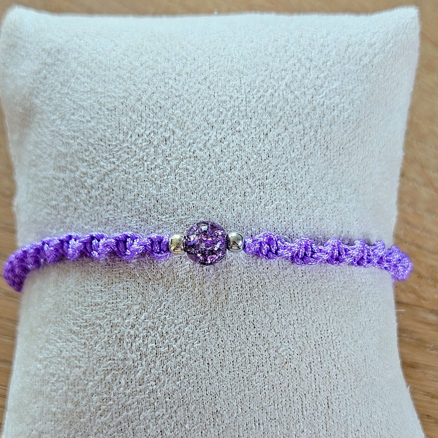 Makramee-Armband – Twist - rissige Quarzperlen lila