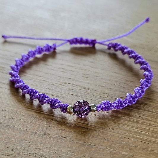 Makramee-Armband – Twist - rissige Quarzperlen lila