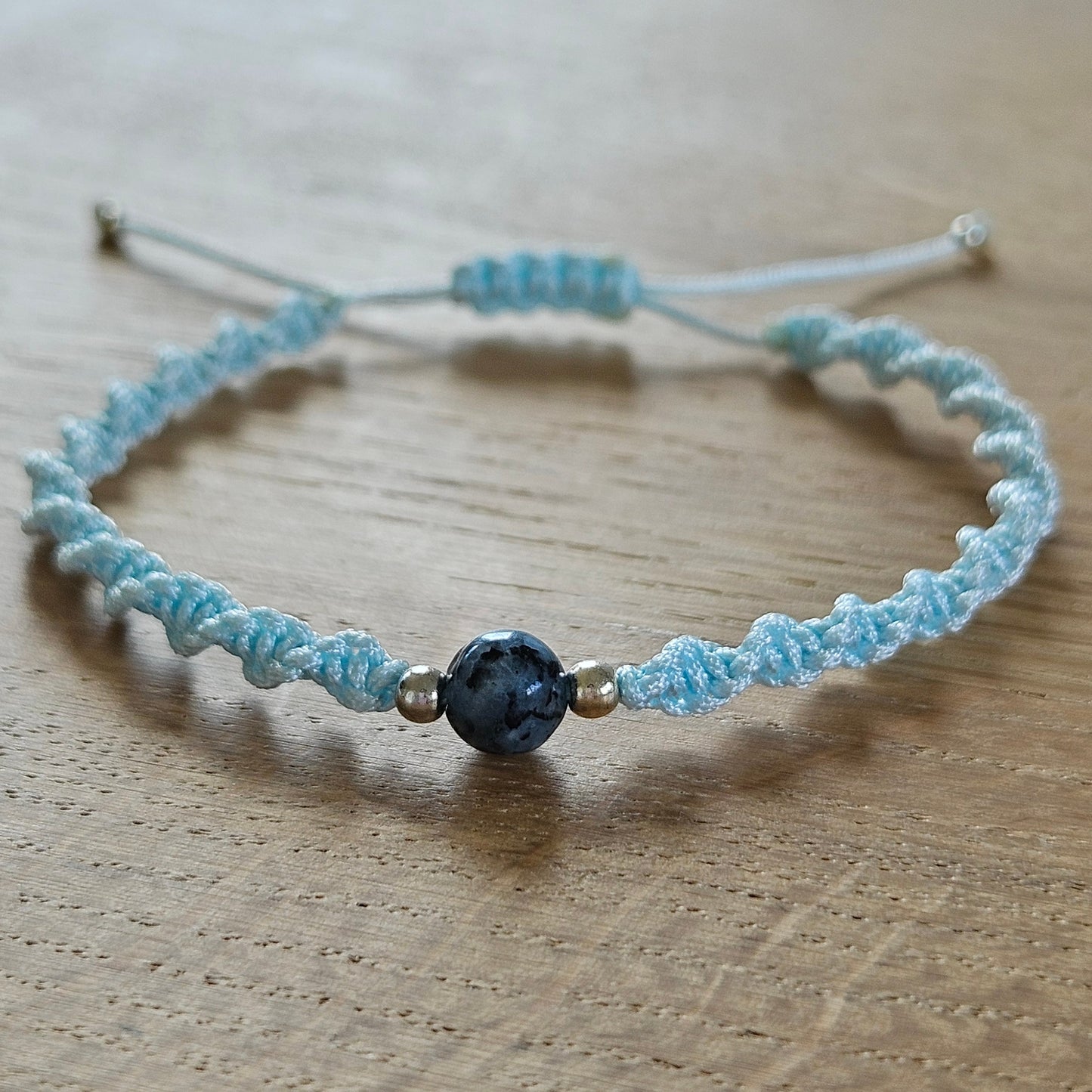 Makramee-Armband – Twist - Dalmatiner Jaspis blau