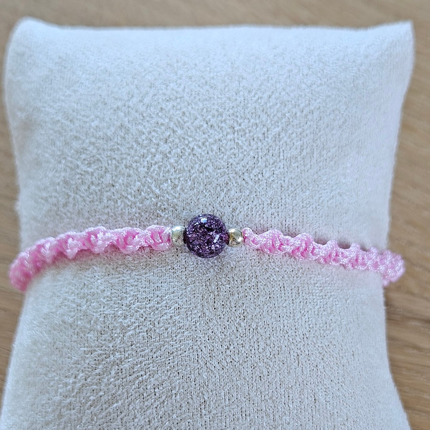 Makramee-Armband – Twist - rissige Quarzperlen lila
