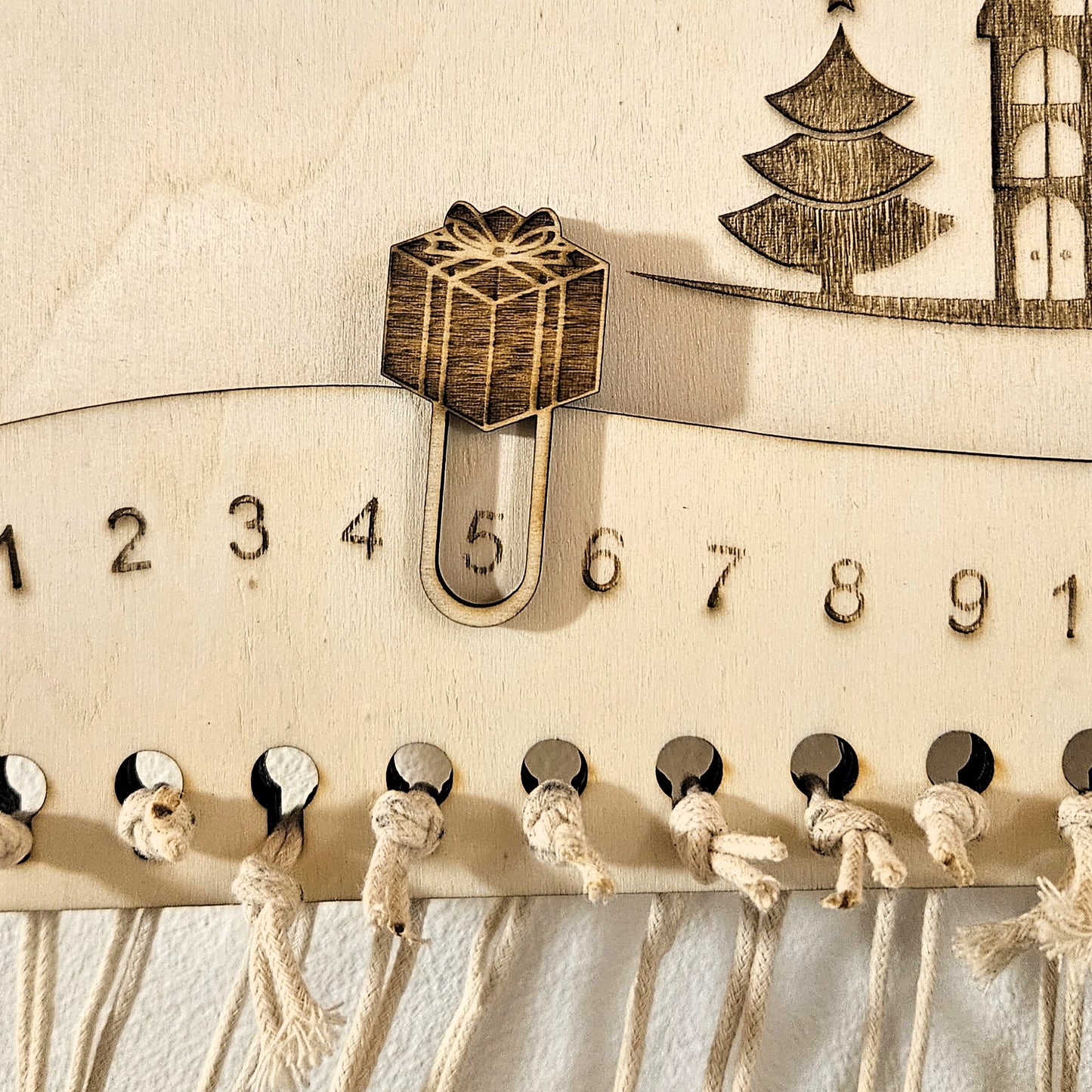 Calendrier de l'Avent « Village de Noël avec motif de randonnée »