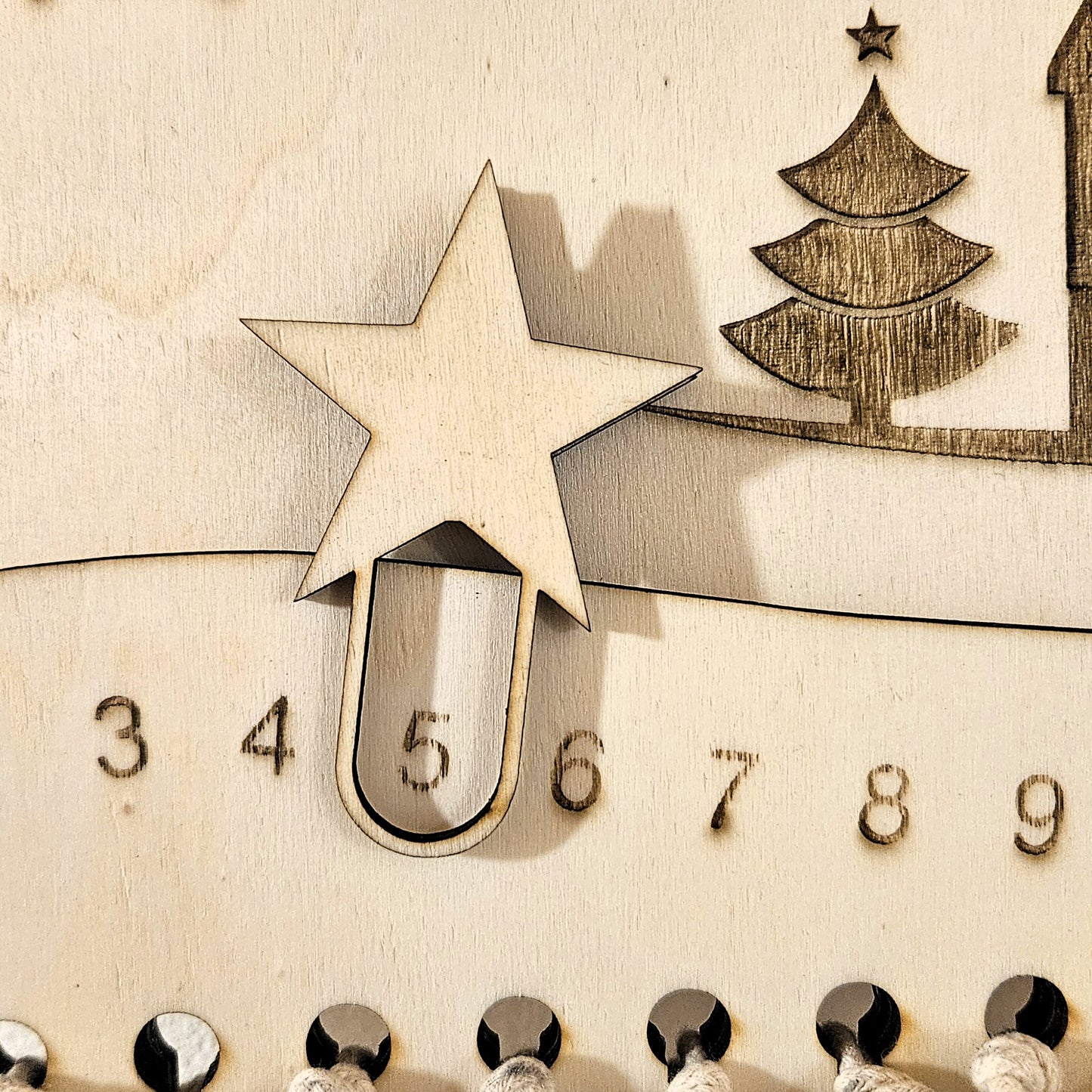 Calendrier de l'Avent « Village de Noël avec motif de randonnée »