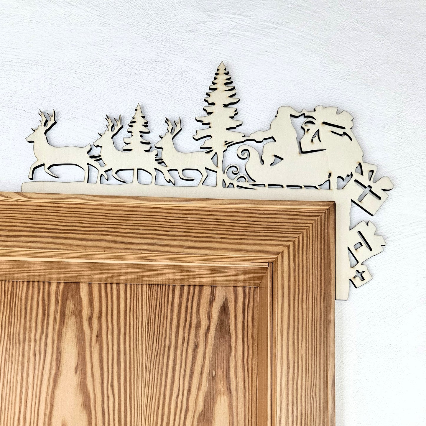 Décoration de porte « Père Noël et rennes »