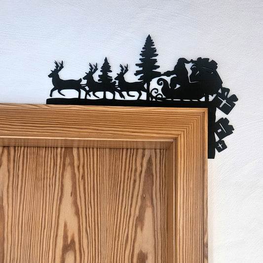 Décoration de porte « Père Noël et rennes »