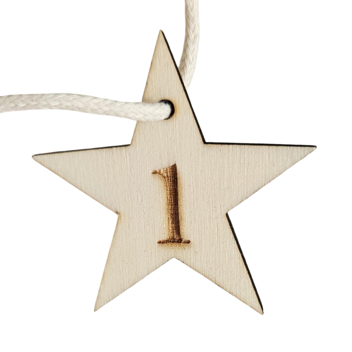 Étoiles en bois gravées de 1 à 24