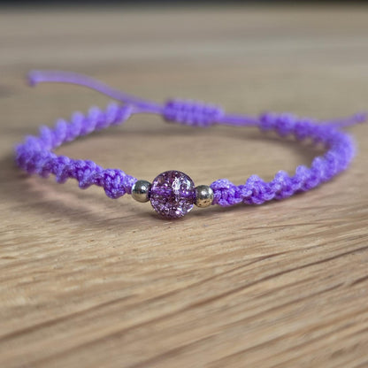Makramee-Armband – Twist - rissige Quarzperlen lila