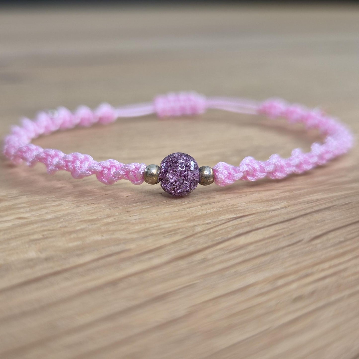 Makramee-Armband – Twist - rissige Quarzperlen lila