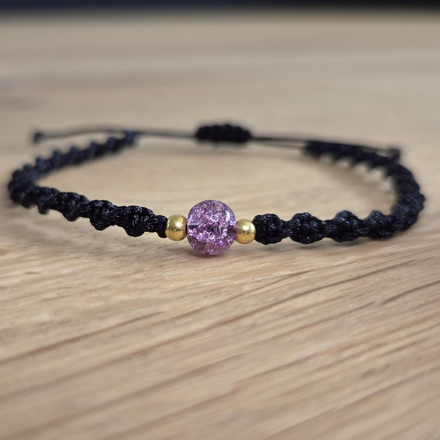 Makramee-Armband – Twist - rissige Quarzperlen lila